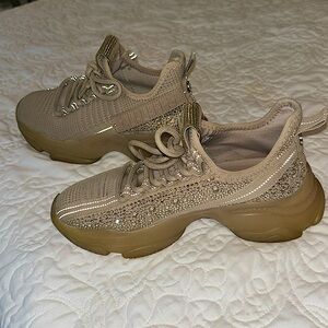 Steve Madden Women's Maxima Sneaker sz 6.5